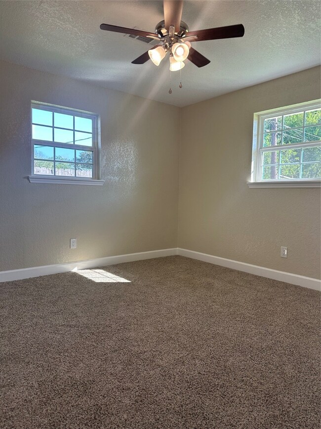 606 Verhalen Rd unit B, Alvin, TX 77511 - photo 7