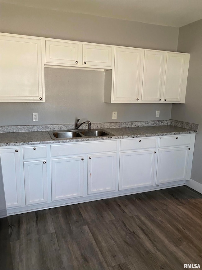 1208 W 5th St, Davenport, IA 52802 - photo 4