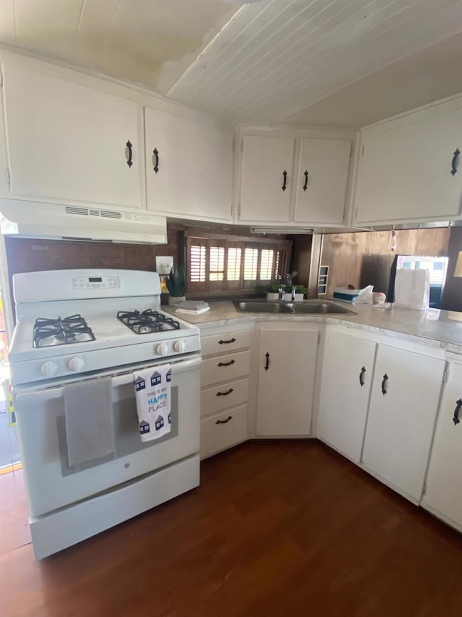 1830 E Yosemite Ave unit 7, Manteca, CA 95336 - photo 2