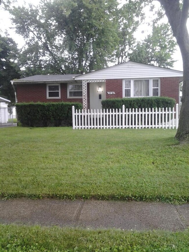 3926 Sexton Dr, Columbus, OH 43228 - photo 5