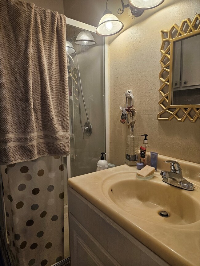 3109 Chickering St, Houston, TX 77026 - photo 7