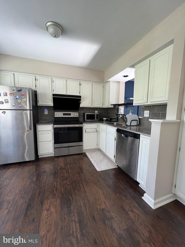 12422 Port Haven Dr, Germantown, MD 20874 - photo 2