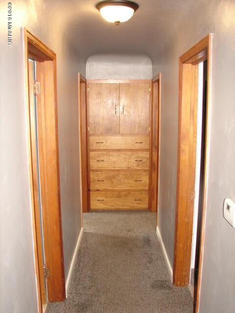 543 Riverside Dr - hall