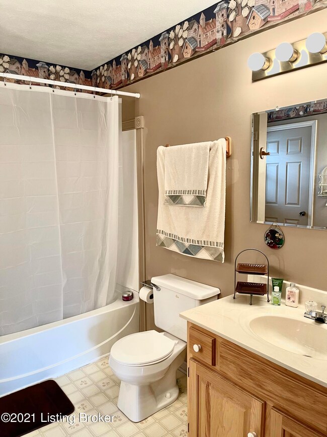 6915 Beard Ct, Louisville, KY 40228 - photo 7