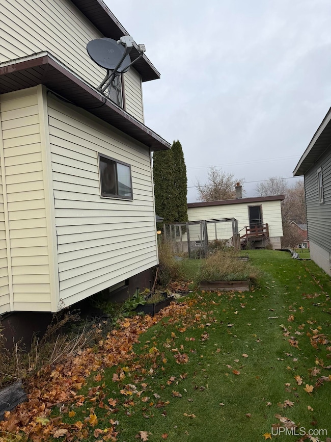 28 N 7th Ave, Iron River, MI 49935 - photo 2