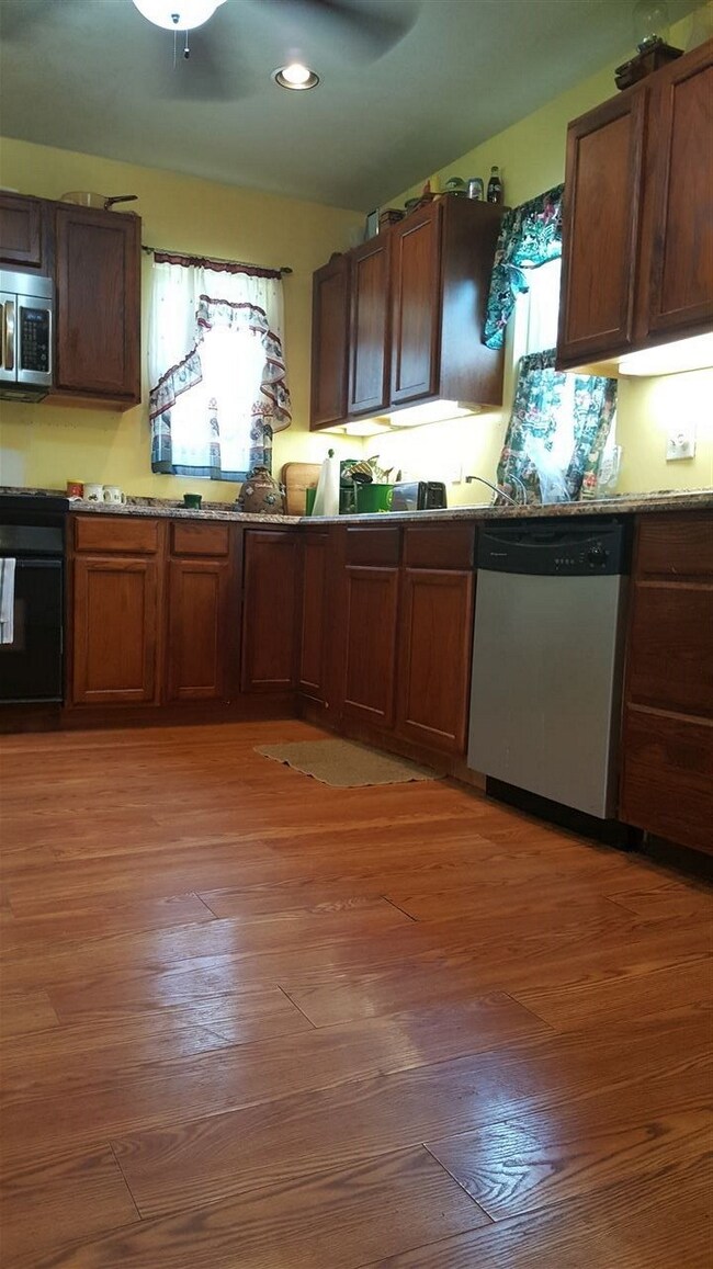 19.8' L x 13.3 ' W  Dishwasher, new-faucets, count