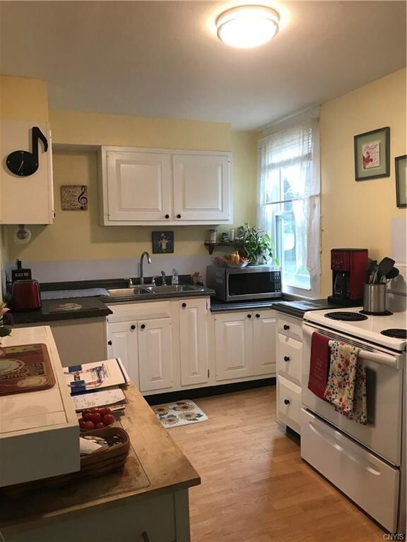 Cheery Kitchen with all updated appliances