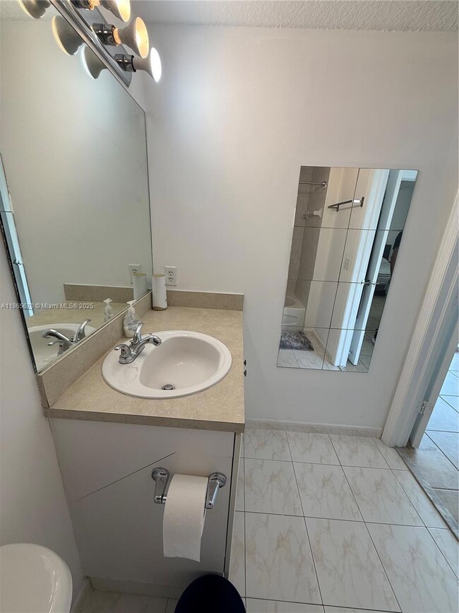 119 SW 6th Ave unit 803, Miami, FL 33130 - photo 6