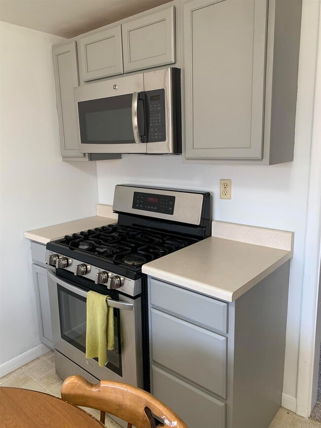 329 W Payton St, Greentown, IN 46936 - photo 4