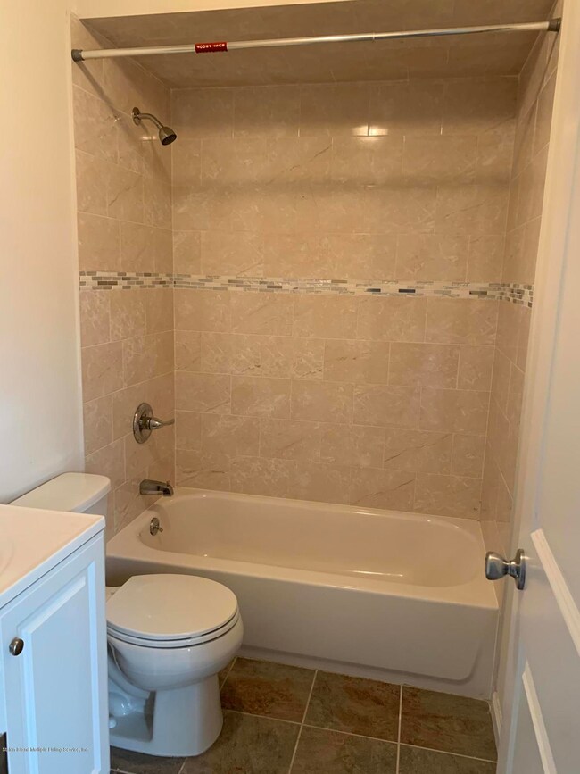 32 Seaview Ave unit 2, Staten Island, NY 10304 - photo 4