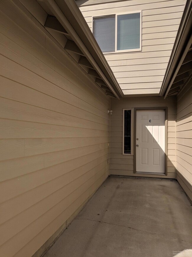 1271 NE Dawson Dr, Bend, OR 97701 - photo 3