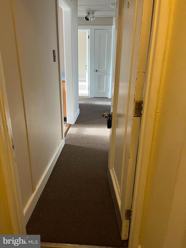 34 W Broad St, Reading, PA 19607 - photo 4