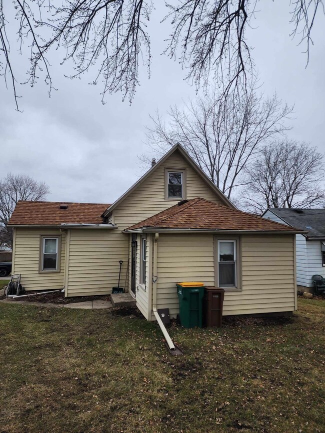 512 Saint Thomas Ave, Albert Lea, MN 56007 - photo 7