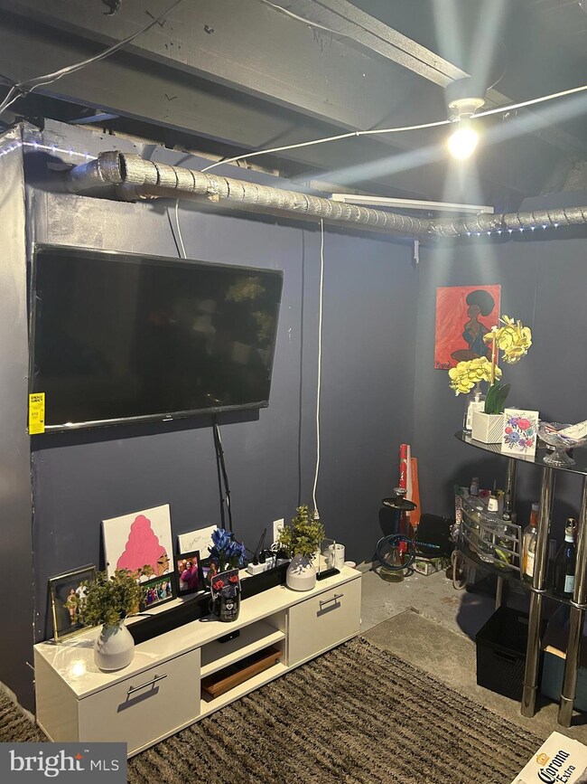 7034 Radbourne Rd, Upper Darby, PA 19082 - photo 4