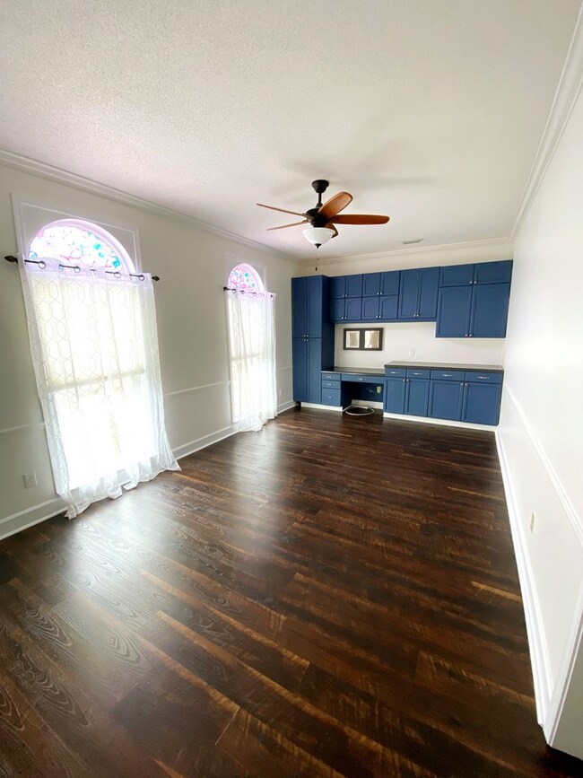 Living Room/Office