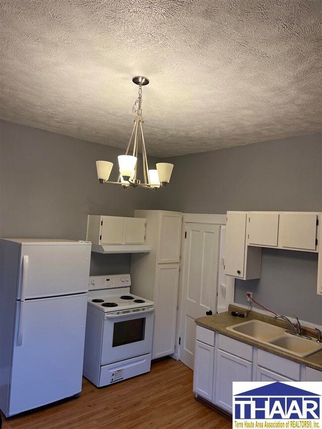 61 S 18th St, Terre Haute, IN 47807 - photo 7