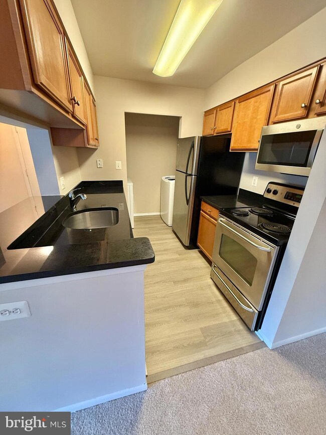 1711 Ascot Way unit D, Reston, VA 20190 - photo 3