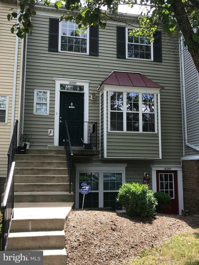 16266 Taconic Cir unit 106D, Dumfries, VA 22025 - photo 2