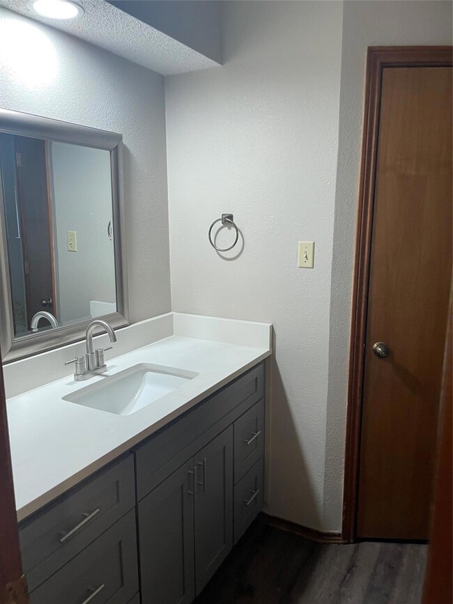 736 Highland Crest Dr, Hurst, TX 76054 - photo 4