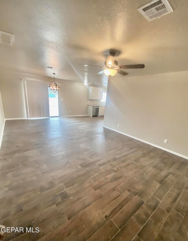 569 Gallagher St, El Paso, TX 79915 - photo 4