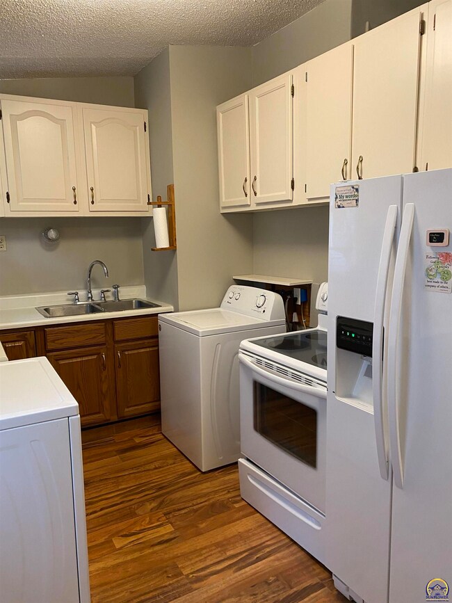 908 SW 32nd St, Topeka, KS 66611 - photo 5