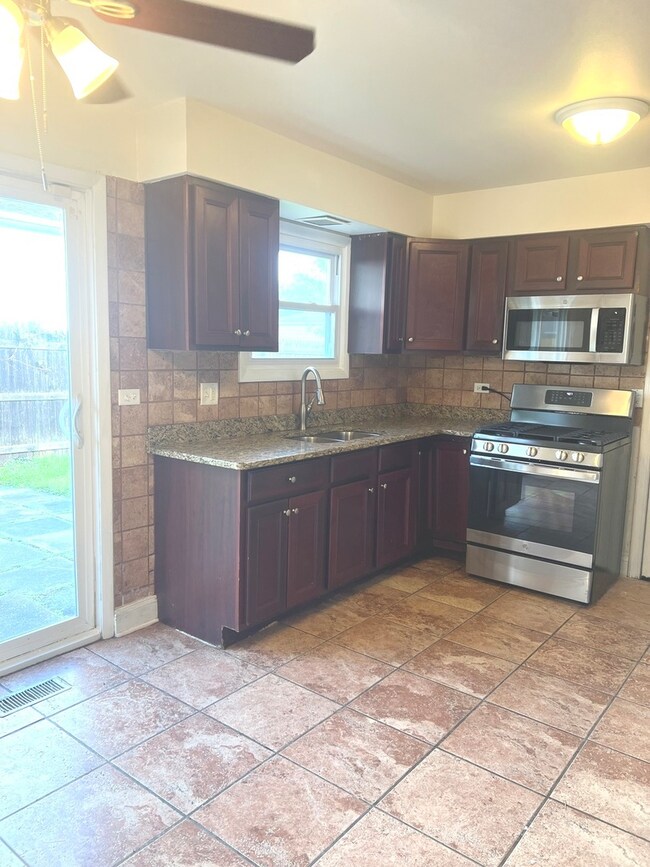 17631 Springfield Ave, Country Club Hills, IL 60478 - photo 4