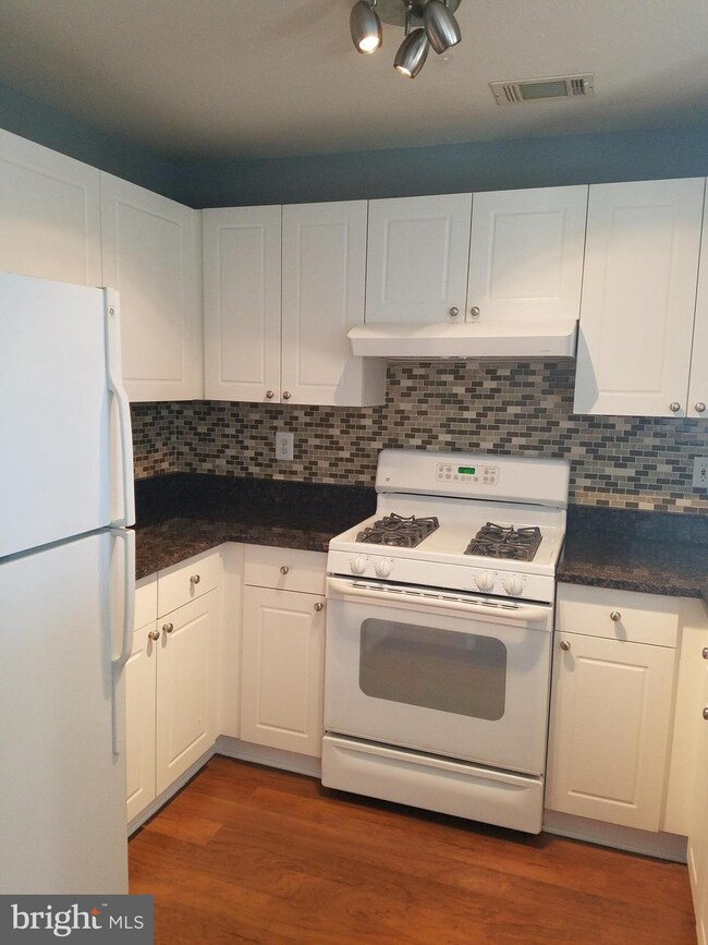 11350 Aristotle Dr unit 7-402, Fairfax, VA 22030 - photo 7