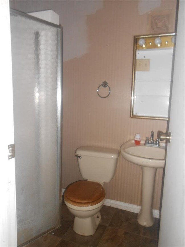 812 E Main St, Washington, IN 47501 - photo 7