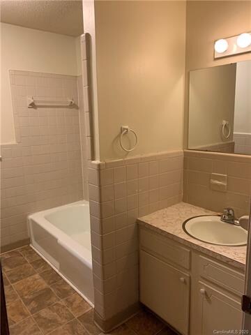 318 Holland Cir, Statesville, NC 28677 - photo 2