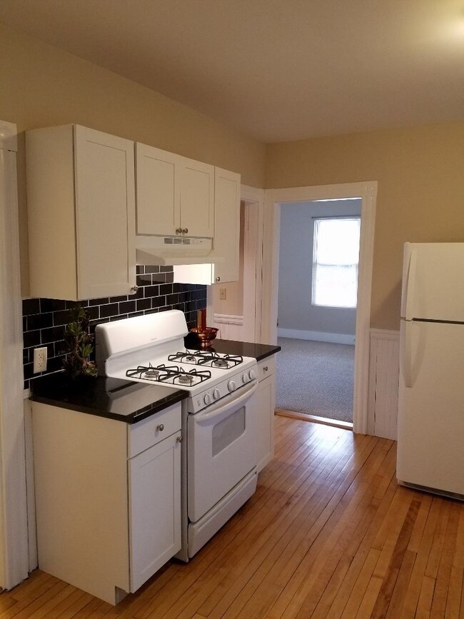 528 Howe St unit 2, Manchester, NH 03103 - photo 7