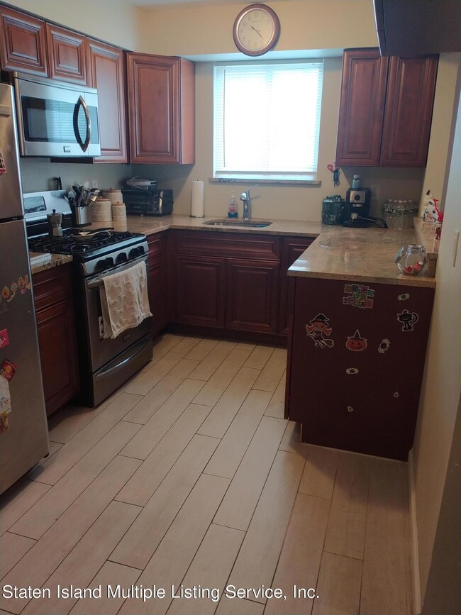 20 Croft Ct, Staten Island, NY 10306 - photo 7