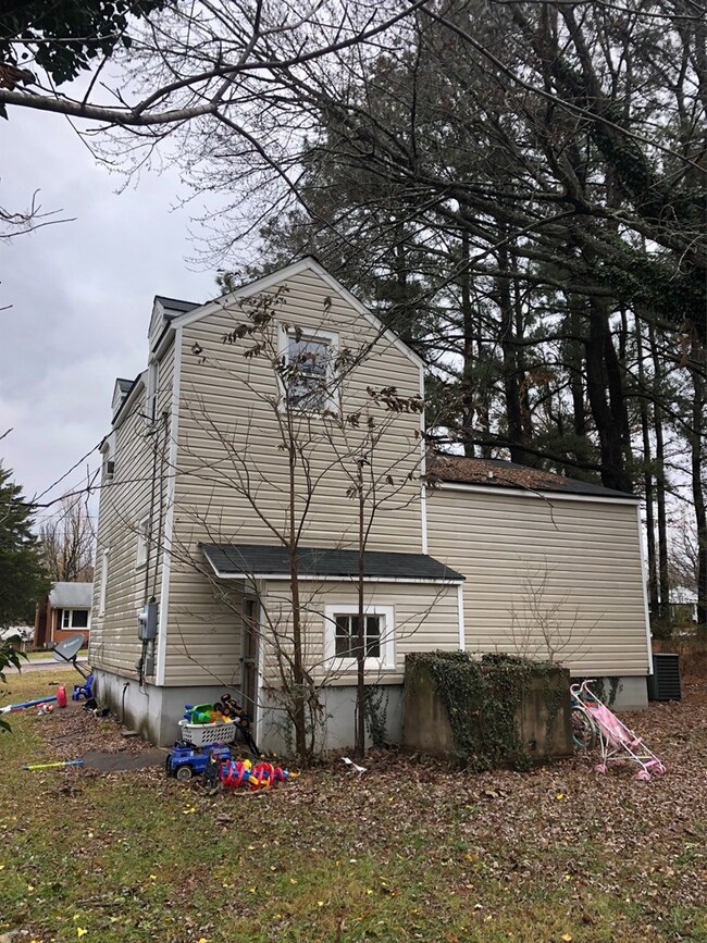 1605 1st St, Victoria, VA 23974 - photo 4