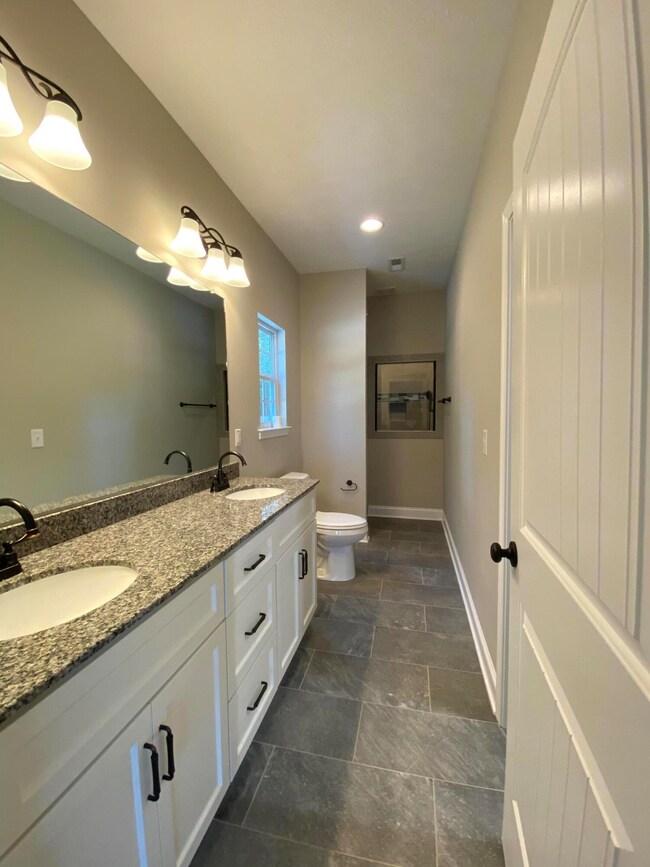 Primary En-suite Bath