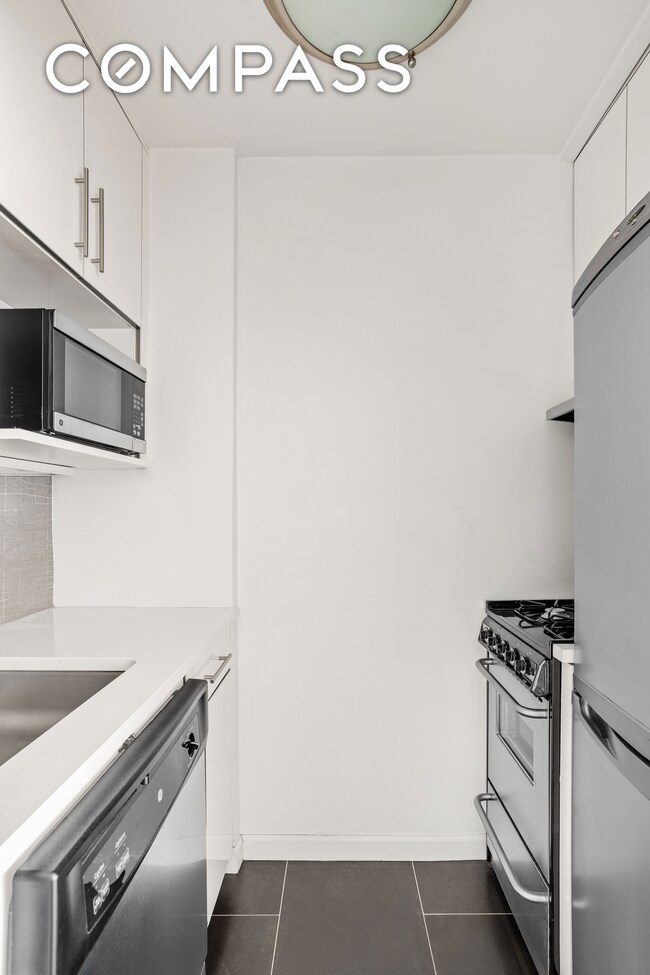 The Eastmore unit 4-U, New York, NY 10021 - photo 5