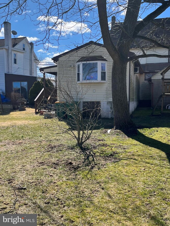 956 Main St, Pennsburg, PA 18073 - photo 3