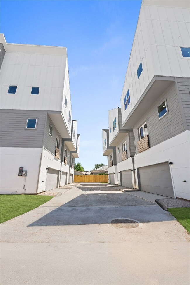 111 Milby St unit A, Houston, TX 77003 - photo 2