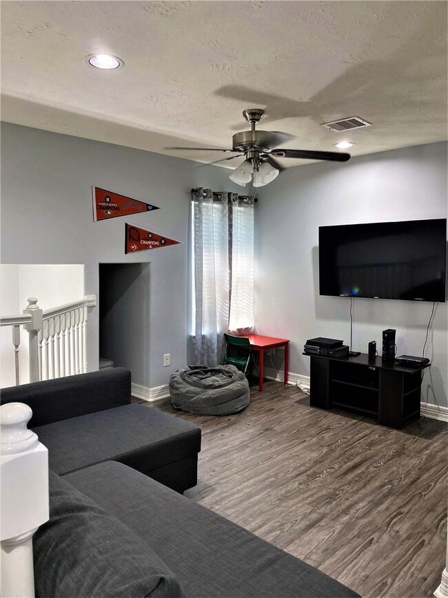 201 S Native Ln, Houston, TX 77022 - photo 4