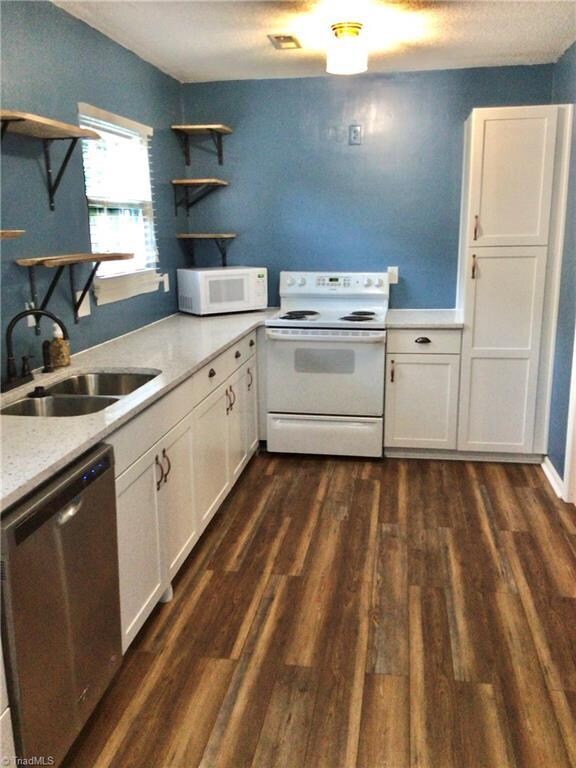 2201 Stonecutter Dr unit 16, Winston Salem, NC 27103 - photo 3