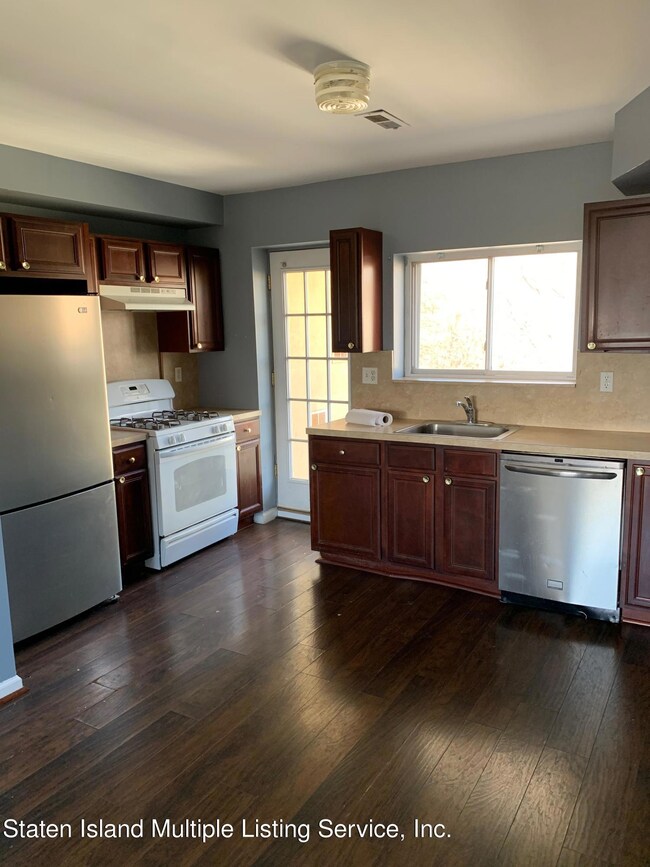 3211 Richmond Rd, Staten Island, NY 10306 - photo 2