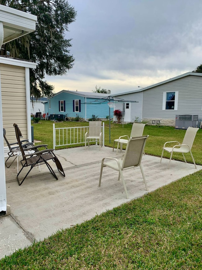 6008 Spring Lake Cir, Zephyrhills, FL 33540 - photo 4