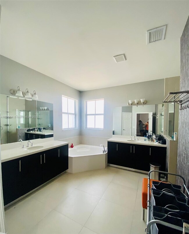 6970 NW 106th Ave, Doral, FL 33178 - photo 7