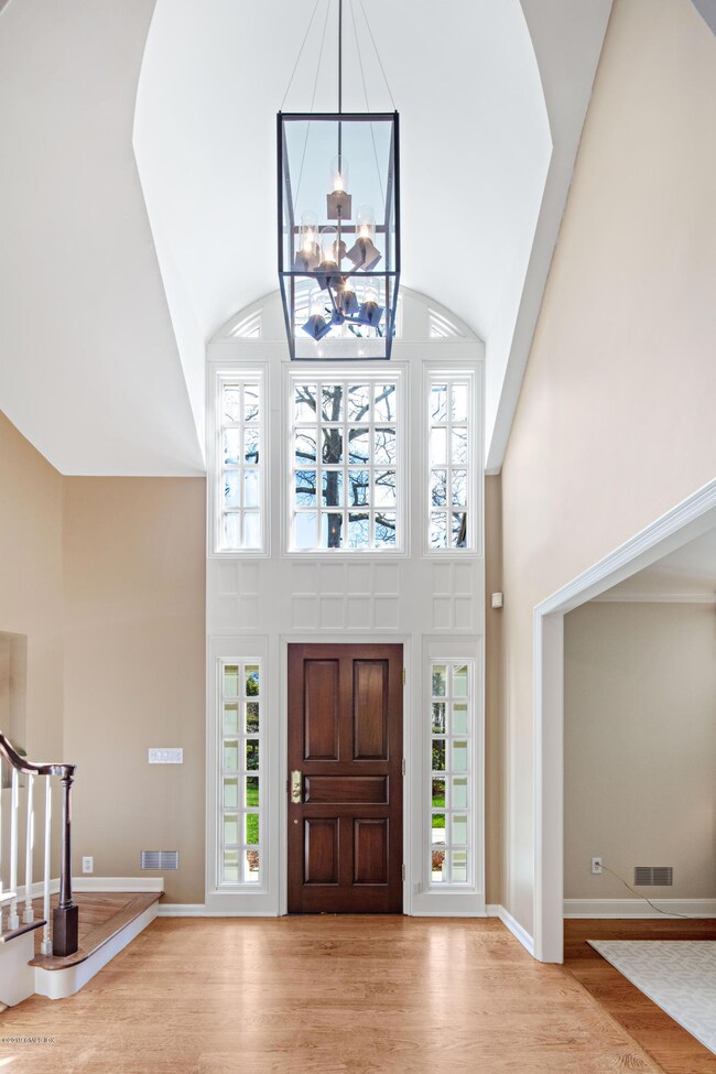 2 Lakewood Cir S, Greenwich, CT 06830 - photo 5