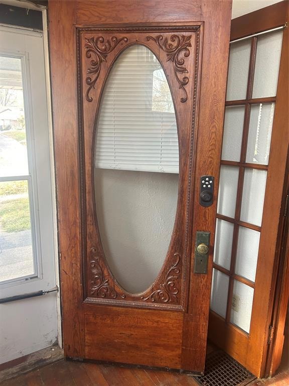 704 W 4th St S, Newton, IA 50208 - photo 4