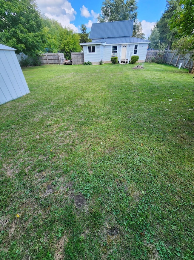 802 Parker St, Crystal, MI 48818 - photo 6