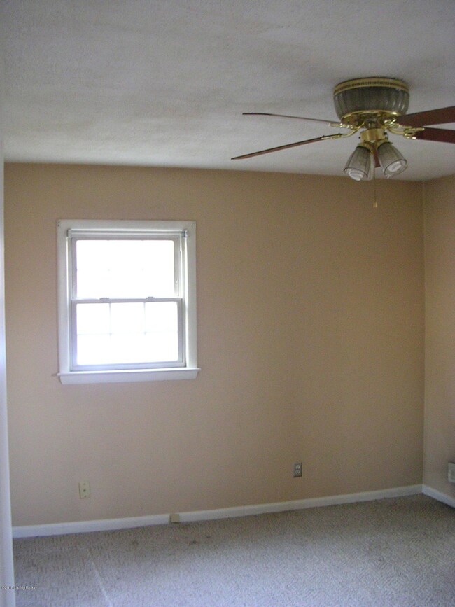 5514 Idlewood Ln, Louisville, KY 40291 - photo 6