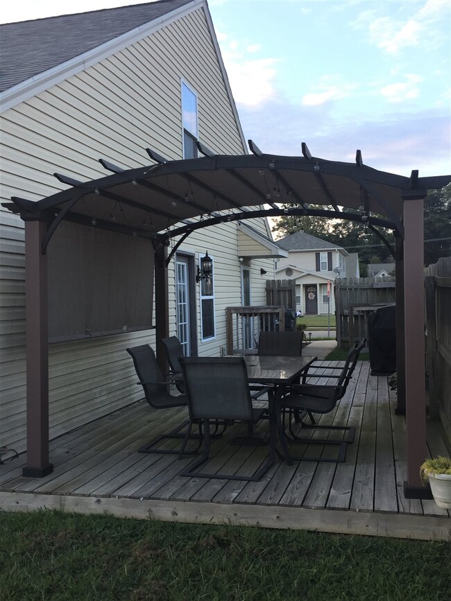 9883 Cove Point Ct, Newburgh, IN 47630 - photo 5