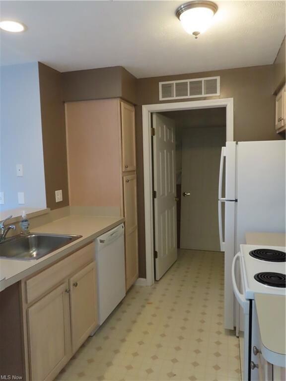 Kitchen complete with all appliances