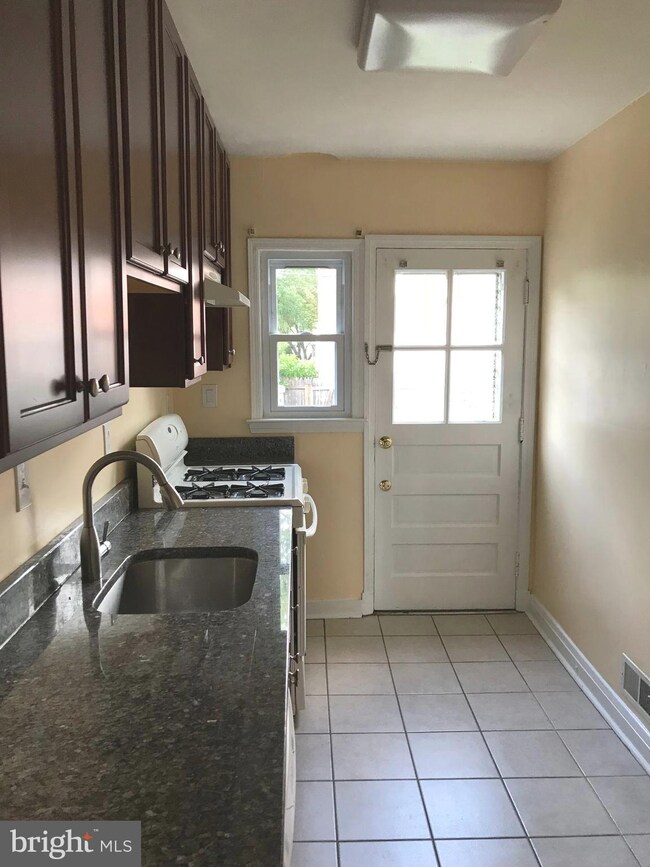 1742 White Oak Ave, Parkville, MD 21234 - photo 4