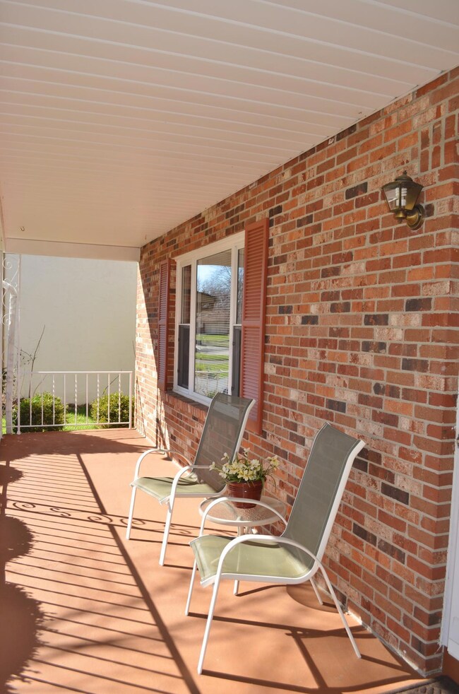 2028 Sumac Dr, Columbus, OH 43229 - photo 2