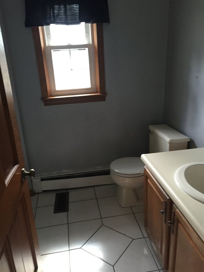 89 Litchfield Rd, Londonderry, NH 03053 - photo 3